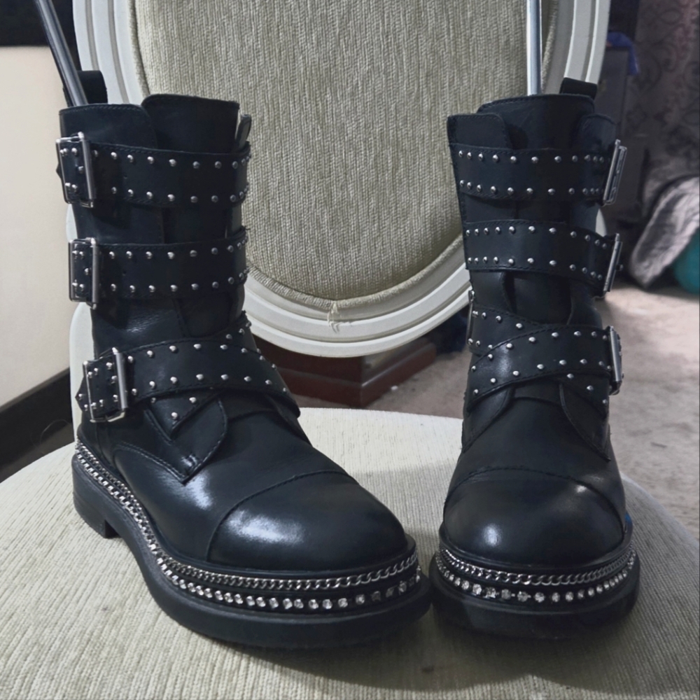 Vince Camuto size 7 biker boots